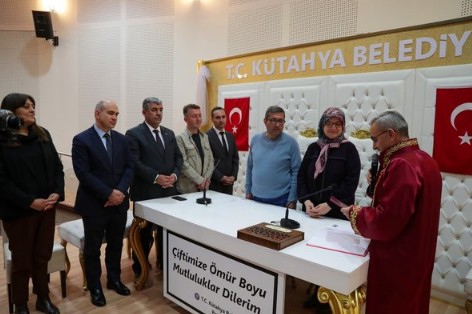 Depremden kurtulan çift ikinci kez dünya evine girdi